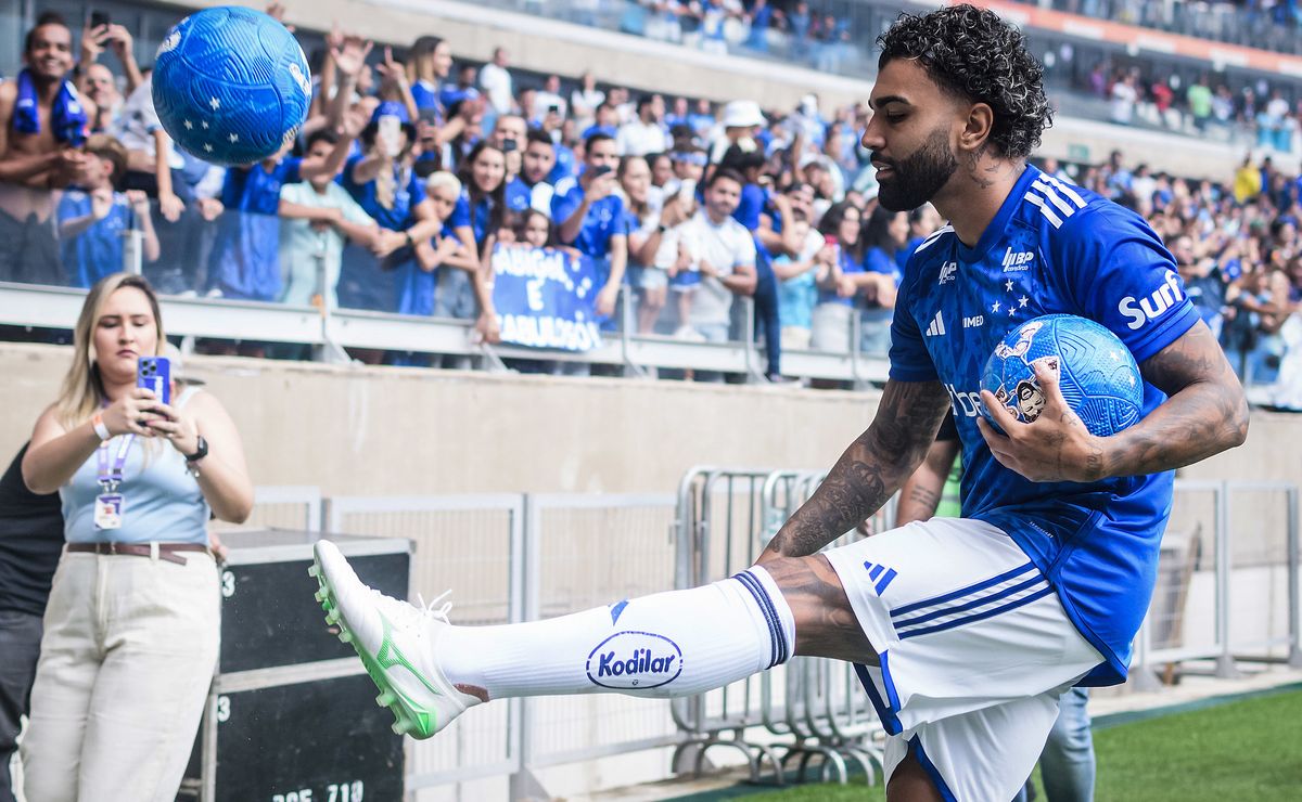 mãe de gabigol vê atacante tendo sucesso no cuzeiro e manda recado para os jornalistas: "vão ter que engolir"