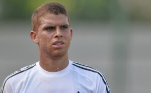 cuéllar treina no grupo principal do grêmio e fala sobre torcida tricolor