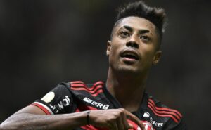 cuca faz ligação e atlético mg acerta salários com bruno henrique, diz jornalista