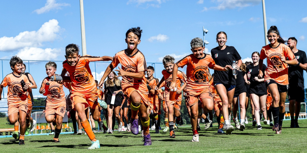 estádio próprio, ct e loja oficial: bia zaneratto destaca estrutura do futebol feminino nos eua