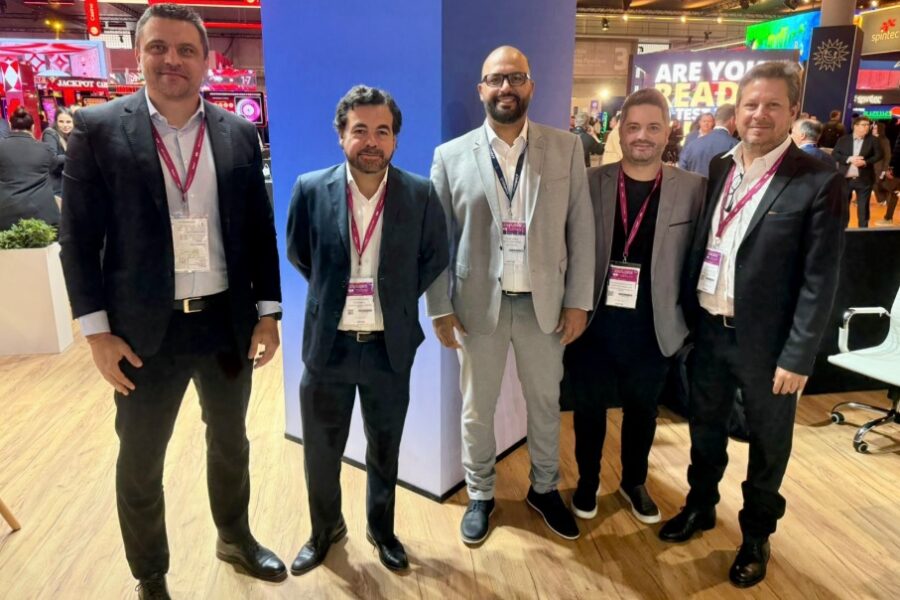 lottopar na espanha: loteria paranaense visita laboratório de certificação e participa da ice