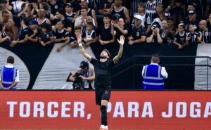 corinthians igualou melhor campanha no paulistão com vitória sobre o santos