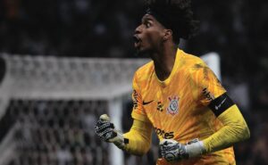 hugo souza provoca torcedores do palmeiras e desabafa após empate no dérbi: “fui xingado, zoado”