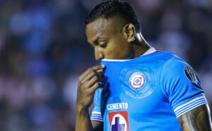 cruz azul pede r$ 34,7 milhões e grêmio decide não fechar mais com willer ditta