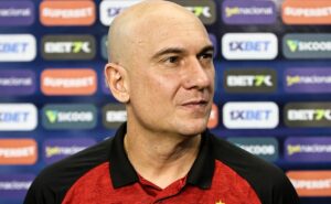 técnico do botafogo sp faz análise contra o santos de pedro caixinha: “muito difícil ainda mais pelas circunstâncias” 