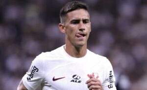 matías rojas gera influência e chegada de reforços é cancelada por augusto melo no corinthians