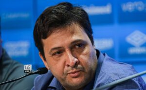 guerra decide negociar pepê após contratação de camilo e grêmio busca aliviar folha salarial