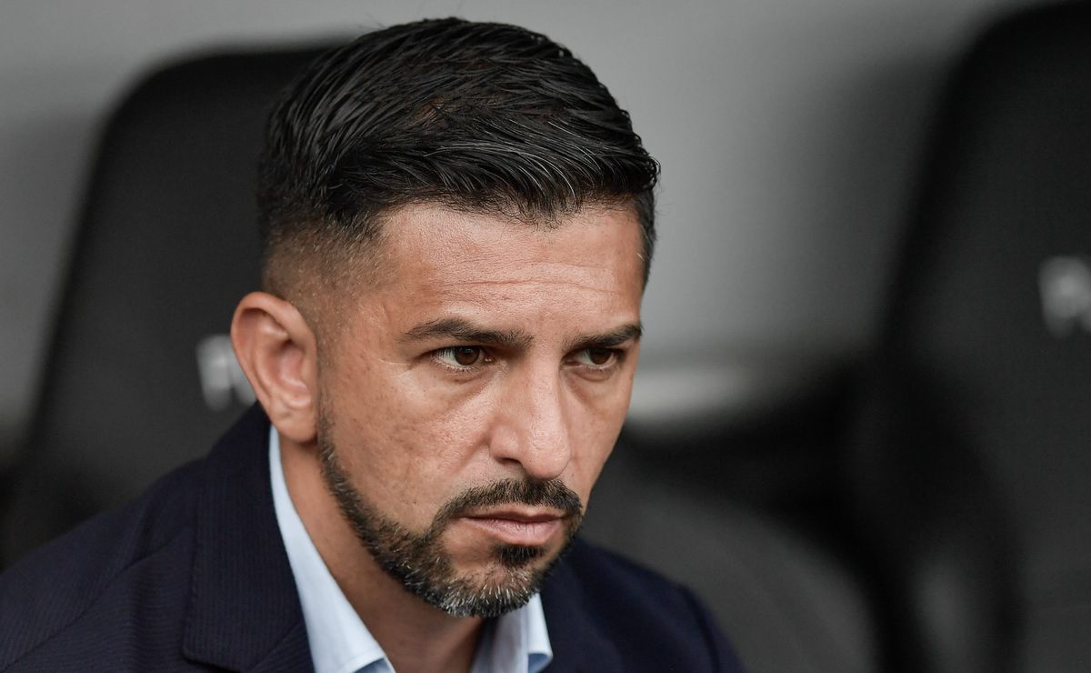 emiliano admite possibilidade da titularidade de joão pedro tchoca no corinthians