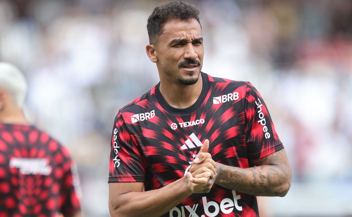 danilo causa impacto imediato em chegada ao flamengo e surpreende até filipe luís 