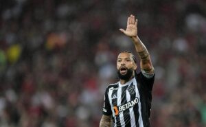 fluminense encaminha acerto com otávio e aguarda liberação do atlético mg