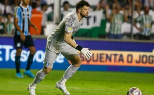 situação de volpi sofre reviravolta e torcida do grêmio pede titularidade de outro goleiro