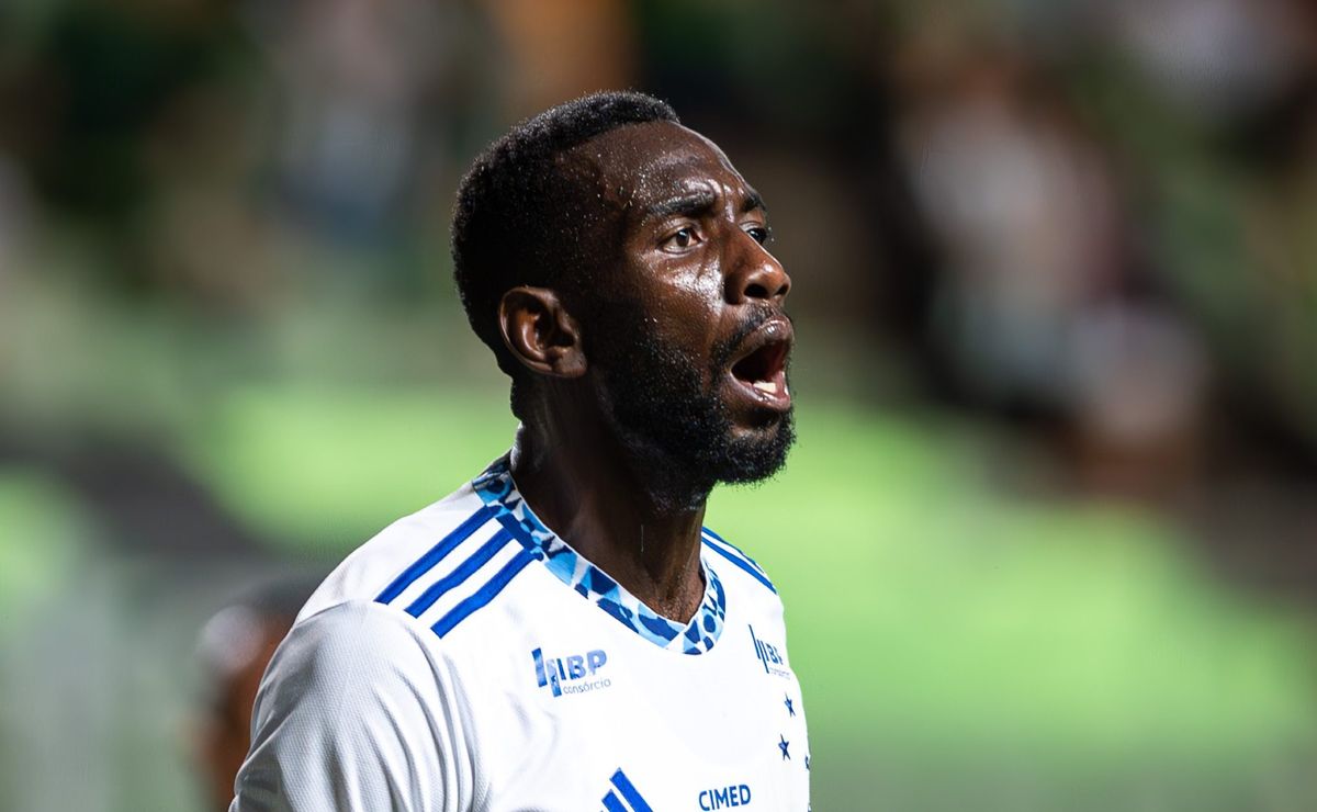 bolasie abre o jogo sobre relação de matheus pereira com elenco do cruzeiro: “cara legal”