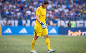 cruzeiro empata com américa mg e torcida critica atuação de cássio