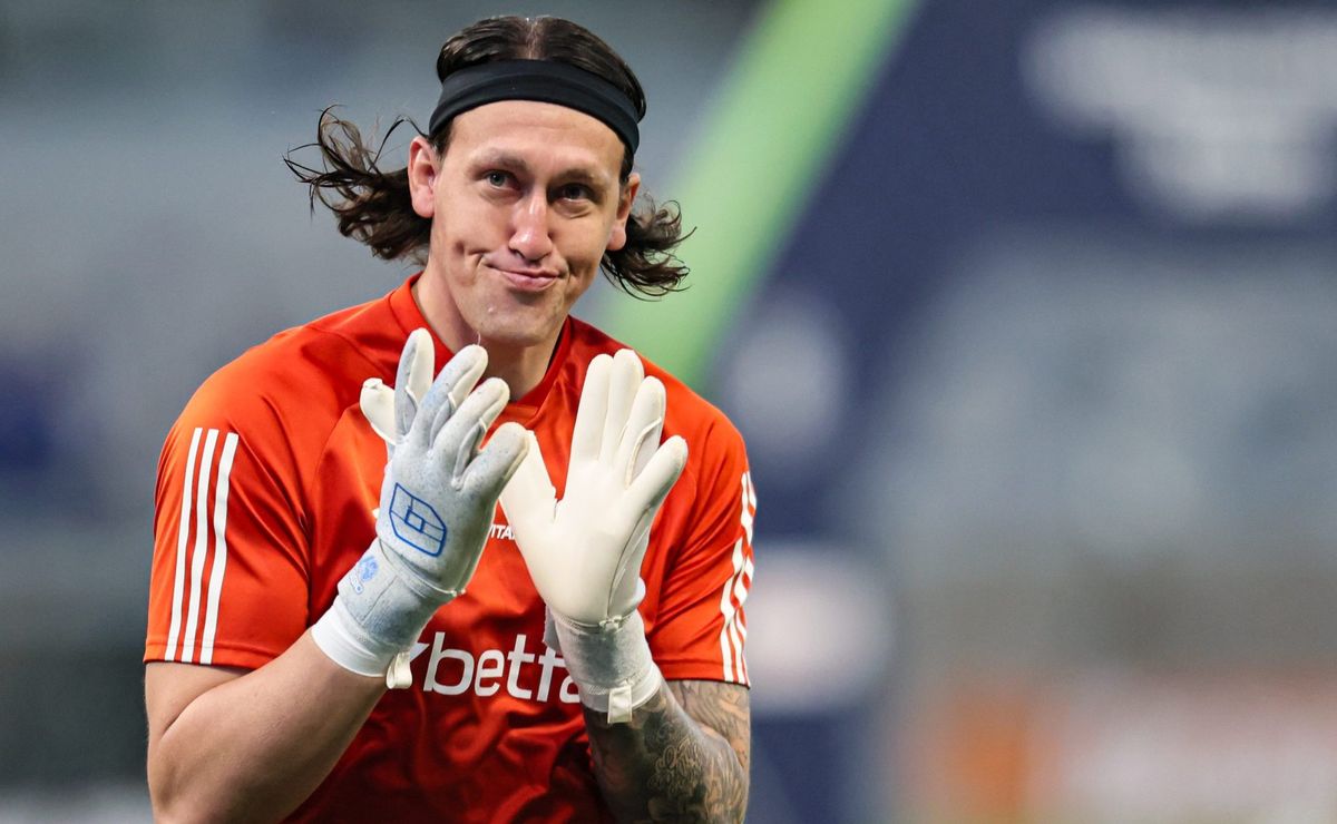 aposentadoria de cássio após falhas no cruzeiro é colocado em pauta pela torcida