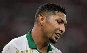 rony recebe comunicado de abel ferreira e está fora do dérbi palmeiras x corinthians