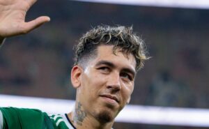 firmino não está nos planos do atlético mg e atacante deve permanecer no al ahli