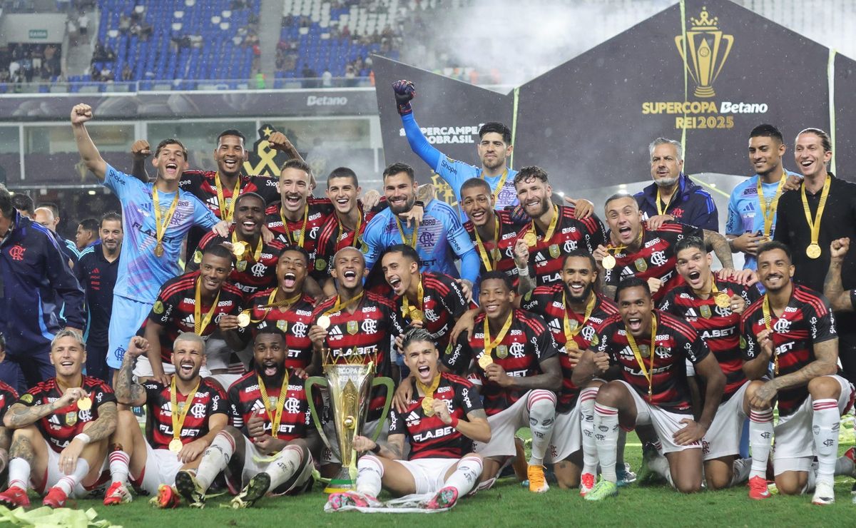 flamengo vence botafogo com dois de bruno henrique e fatura tricampeonato da supercopa