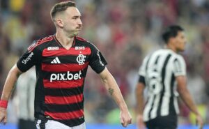 flamengo vence o botafogo em jogo causado por confusões após o apito final