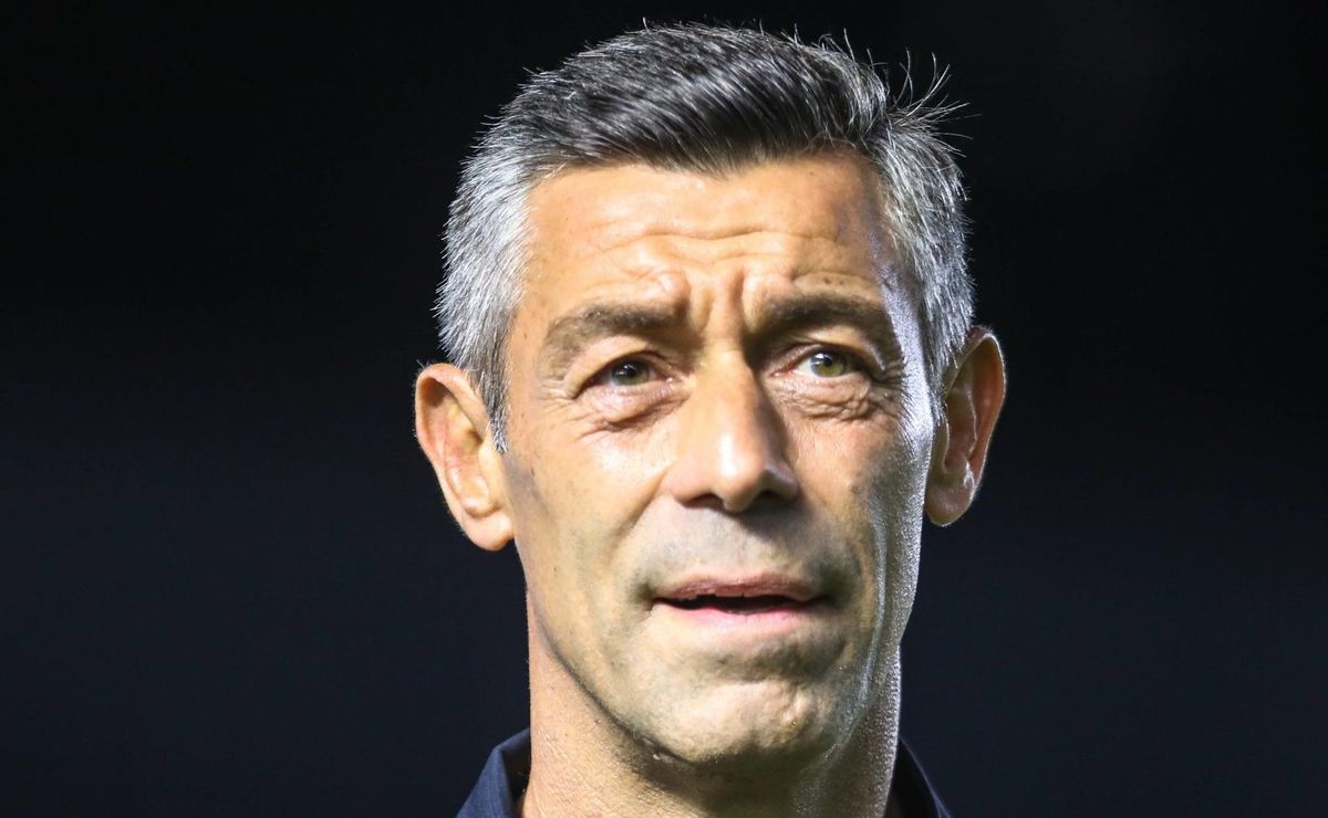 atacante ex barcelona é oferecido ao santos por empréstimo, mas pedro caixinha não aprova contratação