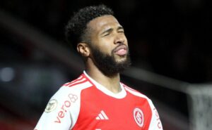 situação de wesley muda de cenário e futuro do atacante pode ter novo desfecho