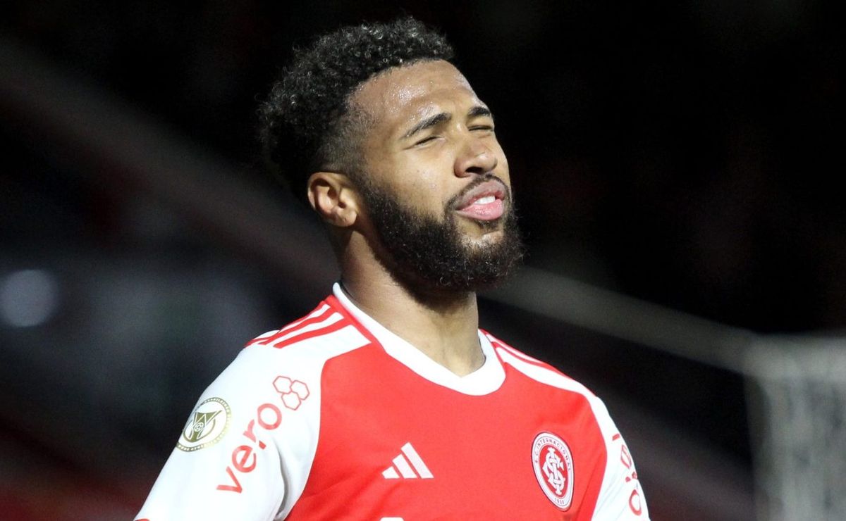 situação de wesley muda de cenário e futuro do atacante pode ter novo desfecho