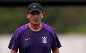 ramón díaz causa reviravolta no corinthians e muda escalação para libertadores