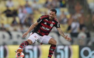 léo ortiz exalta chegada de danilo ao flamengo: “eleva o nível”