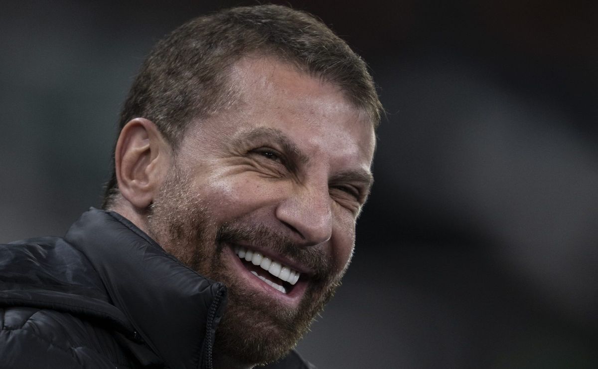 presidente do vasco recebe resposta positiva e se anima para assinar com atacante pedrinho, ex corinthians