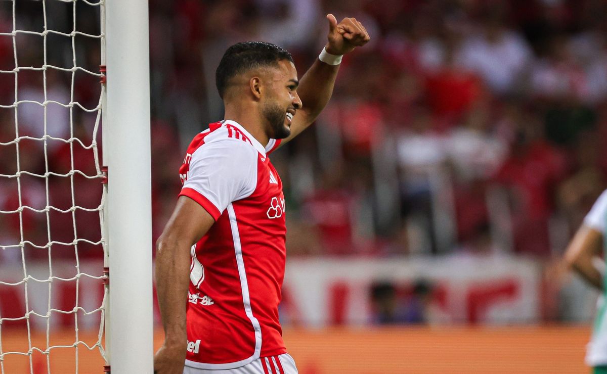 jogadores do internacional demonstram grande atitude ao chegar em ijuí