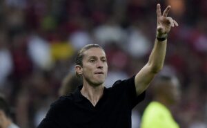 filipe luís aprova dupla do flamengo na seleção brasileira após elogios para léo ortiz e wesley