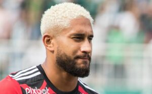 salário alto é problema para pablo, do flamengo, assinar contrato; zagueiro foi ligado ao internacional