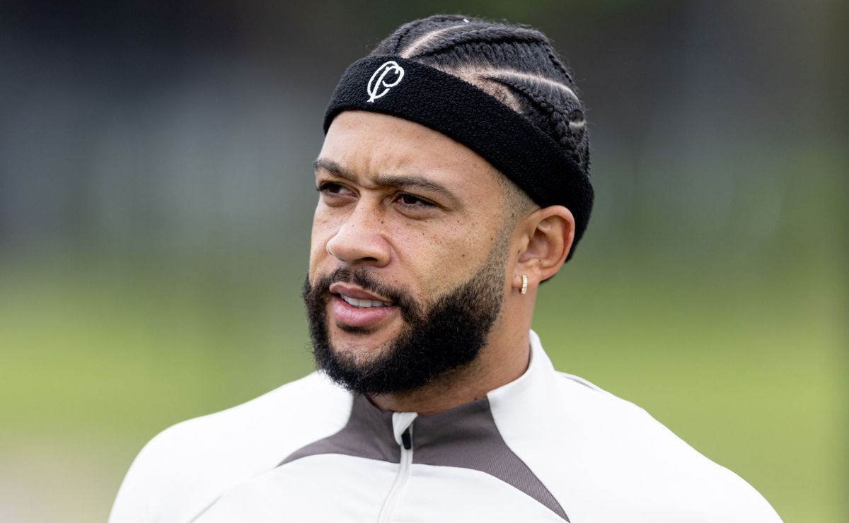 memphis depay surge como opção para o meio campo do corinthians após estratégia contra o noroeste