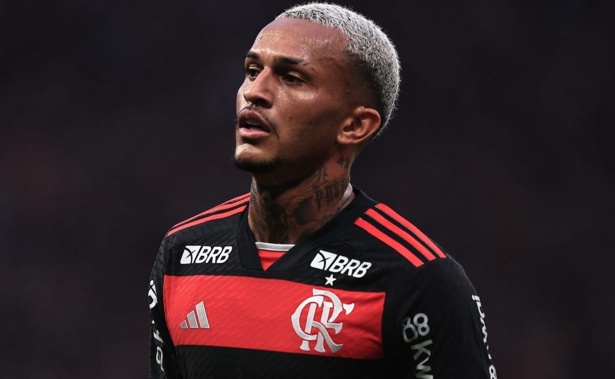 wesley de saída do flamengo para a arábia saudita tem decisão e lateral permanece no clube 