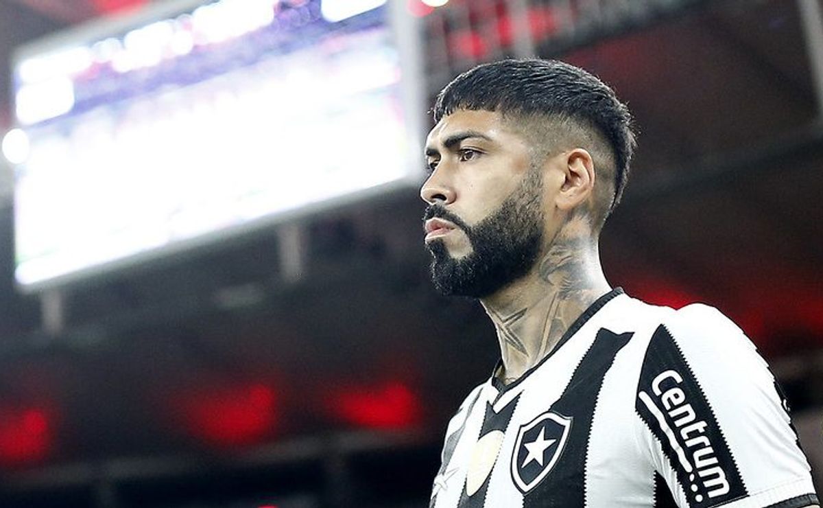 botafogo deve pedir efeito suspensivo para contar com barboza e alex telles contra o vasco