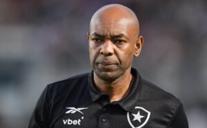 caçapa vê injustiça em vasco x botafogo e crava o que foi decisivo: “foi o pênalti”