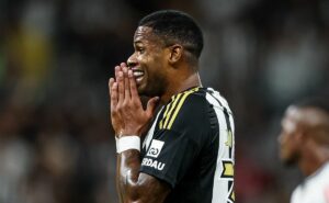 junior santos desabafa sobre expulsão e pede desculpa a torcida do atlético mg