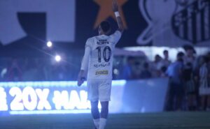 camisa de neymar em reestreia pelo santos vai para leilão; saiba o preço