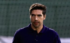 abel ferreira fica na bronca com arbitragem de palmeiras x corinthians: “abel do velho testamento”