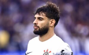 expulsão de yuri alberto faz ramón díaz dar bronca em público no camisa 9; torcida apoia postura