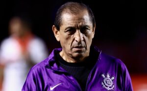 torcida do corinthians pede talles magno como titular no derby paulista