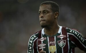 keno deixa insatisfação de lado, mira volta para o time titular de mano menezes e não quer deixar o fluminense