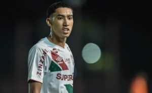 isaque tem contrato ampliado no fluminense e nova multa rescisória chama atenção