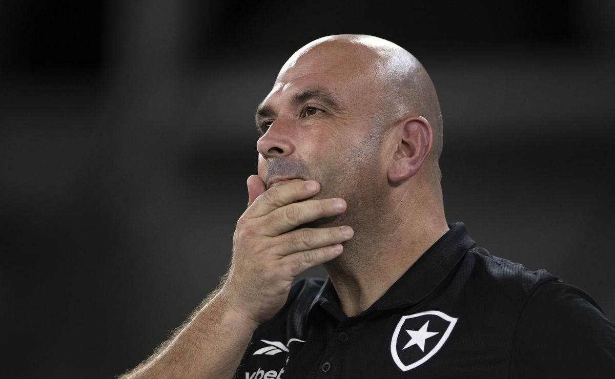 torcida do fogão perde a paciência com carlos leiria e decreta: “tem que ser expulso do botafogo”