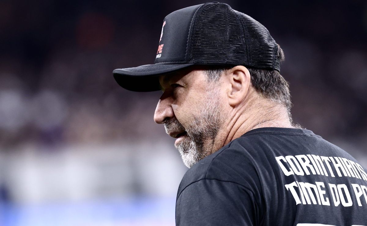 havaianas celebra parceria com corinthians e alfineta ex diretor: “todo mundo usa, menos…”