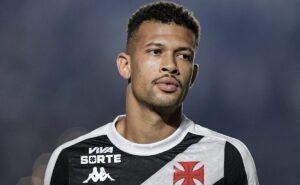cruzeiro faz proposta oficial para contratação de joão victor e vasco já deu a resposta