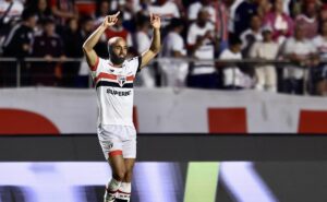 lucas admite alegria após retorno de neymar: “vai abrilhantar ainda mais nosso futebol”