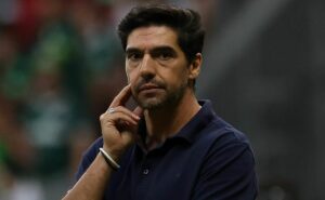 abel ferreira ganha ‘alívio’ com a torcida por ausência em vitória do palmeiras: “nada pode descrever…”