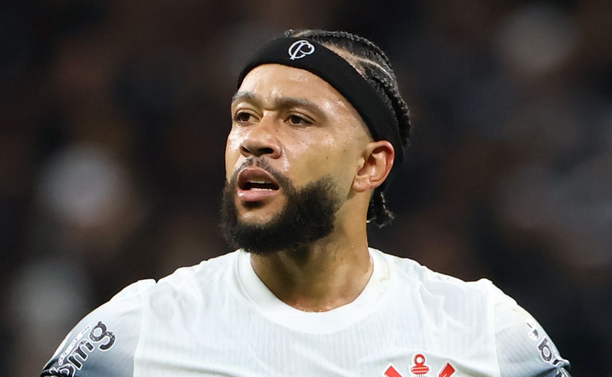 memphis depay pressionou a diretoria por camisa 10 e causa desconforto com rodrigo garro nos bastidores