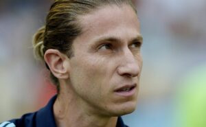 filipe luís pode perder meio campista após brighton decidir fazer proposta ao flamengo