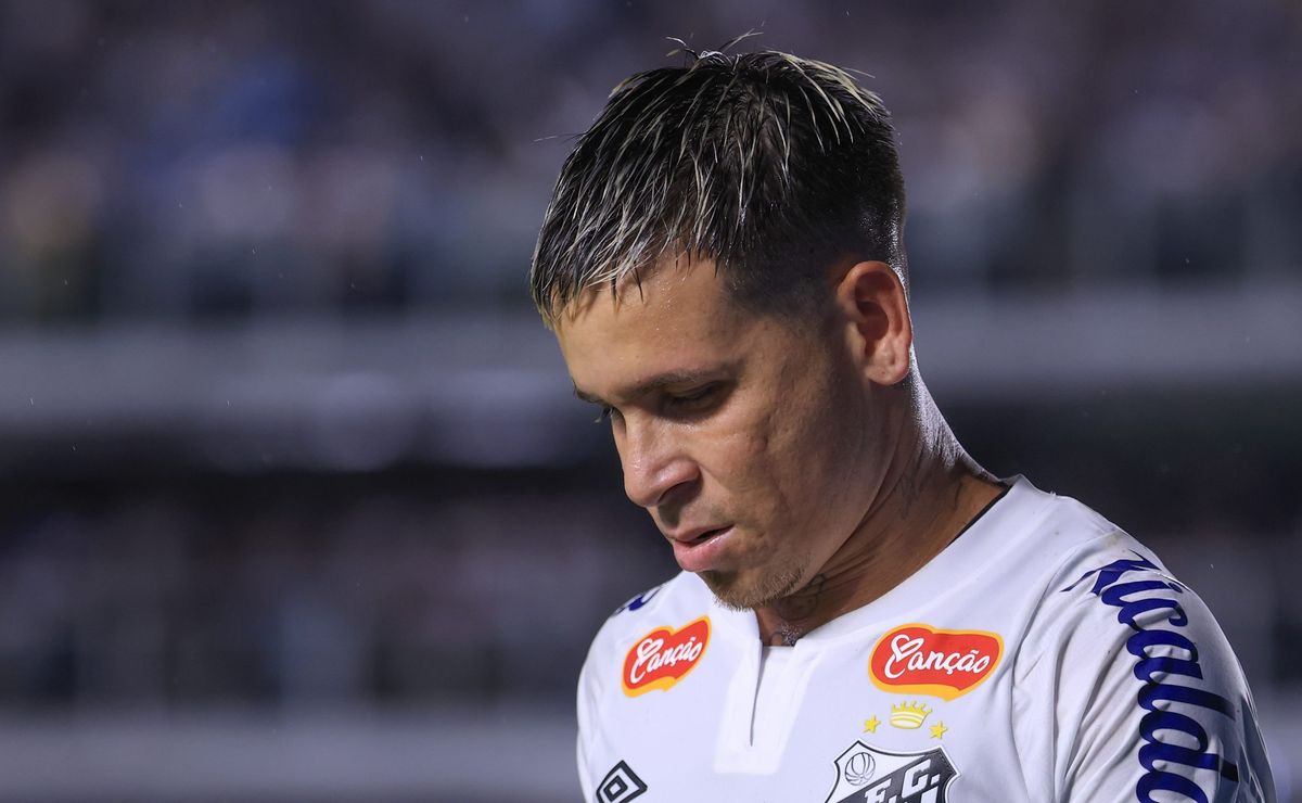 soteldo teve rusga com caixinha no santos superada e hoje é queridinho do técnico ao lado de neymar e guilherme 